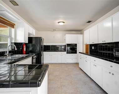 7000 Cane Hills Circle - Photo Thumbnail 7