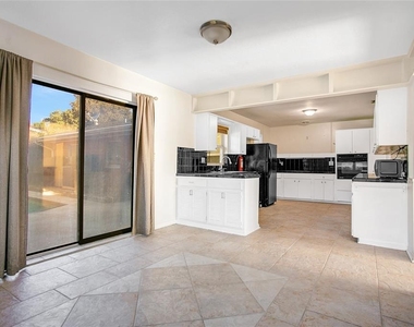 7000 Cane Hills Circle - Photo Thumbnail 5