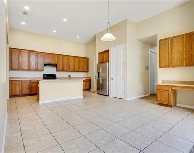 10102 Caroline Park Drive - Photo Thumbnail 5