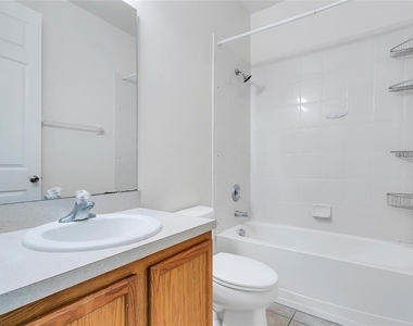 10102 Caroline Park Drive - Photo Thumbnail 18