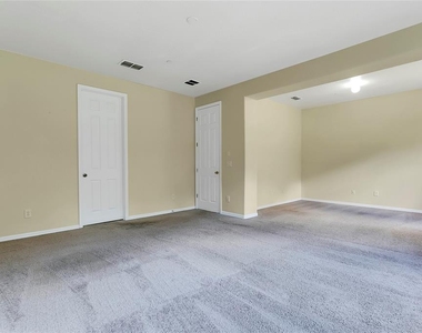 10102 Caroline Park Drive - Photo Thumbnail 12