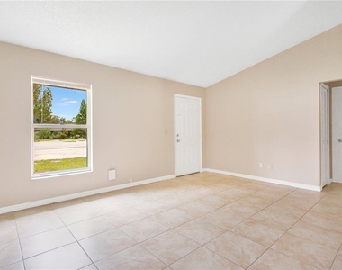 2610 Adela Avenue - Photo Thumbnail 4