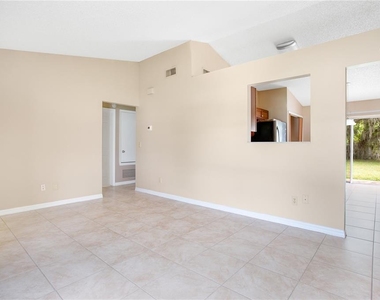 2610 Adela Avenue - Photo Thumbnail 3