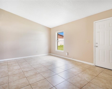 2610 Adela Avenue - Photo Thumbnail 2