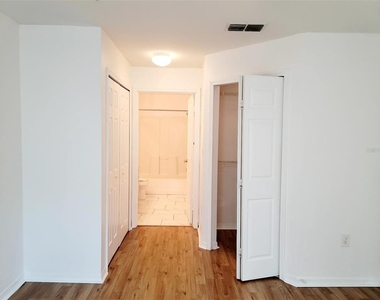 5475 Vineland Road - Photo Thumbnail 16