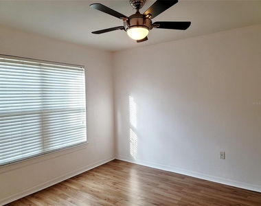 5475 Vineland Road - Photo Thumbnail 11