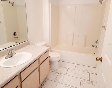 5475 Vineland Road - Photo Thumbnail 12