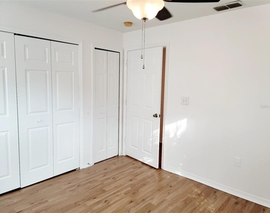5475 Vineland Road - Photo Thumbnail 18