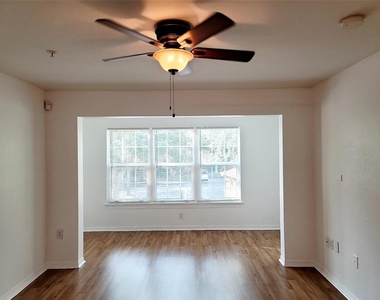 5475 Vineland Road - Photo Thumbnail 9