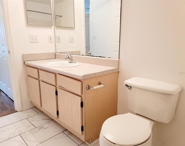 5475 Vineland Road - Photo Thumbnail 13