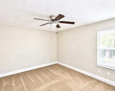 4518 Commander Drive - Photo Thumbnail 11