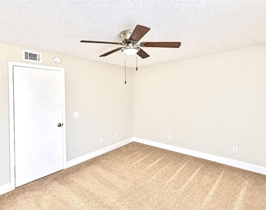 4518 Commander Drive - Photo Thumbnail 19