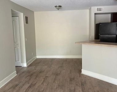 4518 Commander Drive - Photo Thumbnail 2