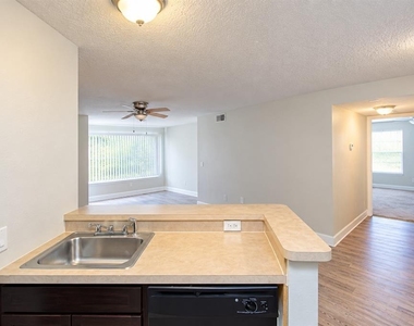 4518 Commander Drive - Photo Thumbnail 4