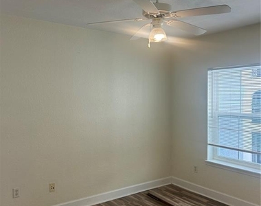 300 E South Street - Photo Thumbnail 12