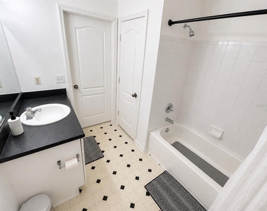 8848 Villa View Circle - Photo Thumbnail 11