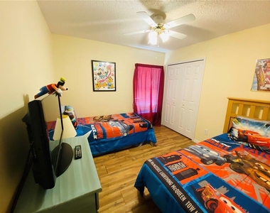 8544 Sunrise Key Drive - Photo Thumbnail 11