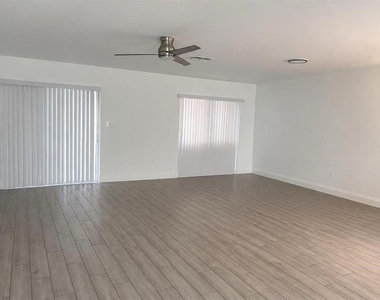 10718 Windsor Place - Photo Thumbnail 6