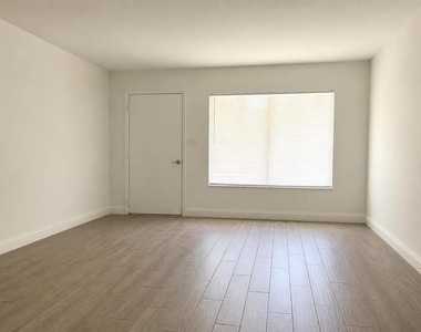 10718 Windsor Place - Photo Thumbnail 5