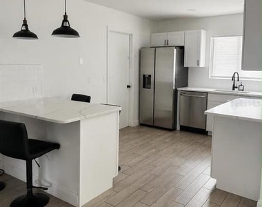10718 Windsor Place - Photo Thumbnail 7