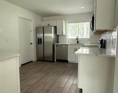 10718 Windsor Place - Photo Thumbnail 23