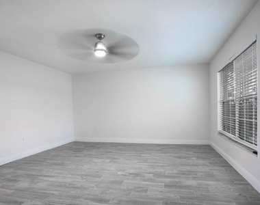 13272 Ebony Avenue - Photo Thumbnail 14