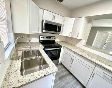 810 Lexington Street - Photo Thumbnail 5