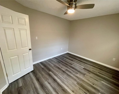 810 Lexington Street - Photo Thumbnail 8