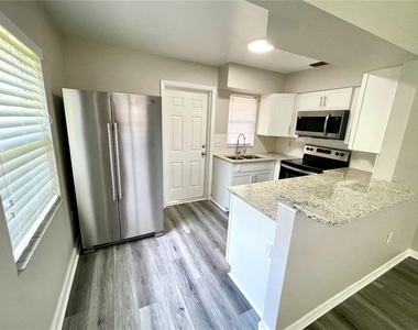 810 Lexington Street - Photo Thumbnail 3