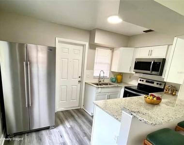810 Lexington Street - Photo Thumbnail 4