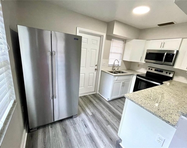 810 Lexington Street - Photo Thumbnail 6