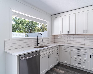 1558 Drexel Avenue Ne - Photo Thumbnail 7
