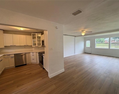 2412 Derbyshire Avenue - Photo Thumbnail 4
