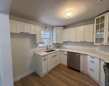 2412 Derbyshire Avenue - Photo Thumbnail 6