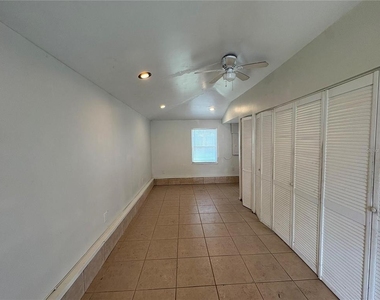 2412 Derbyshire Avenue - Photo Thumbnail 12