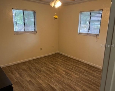 2832 Nw 44th Place - Photo Thumbnail 6