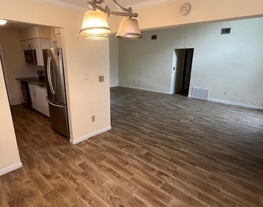 2832 Nw 44th Place - Photo Thumbnail 2