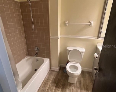 2832 Nw 44th Place - Photo Thumbnail 8