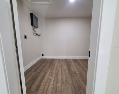 20191 Gladstone Avenue - Photo Thumbnail 7