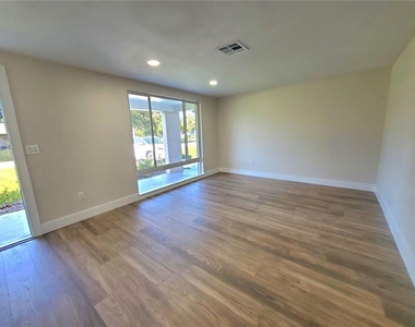 20191 Gladstone Avenue - Photo Thumbnail 9