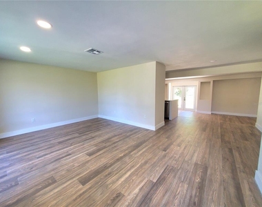 20191 Gladstone Avenue - Photo Thumbnail 1