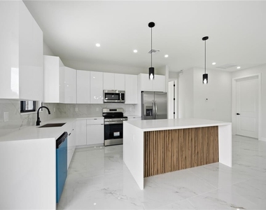 18348 Troon Avenue - Photo Thumbnail 9