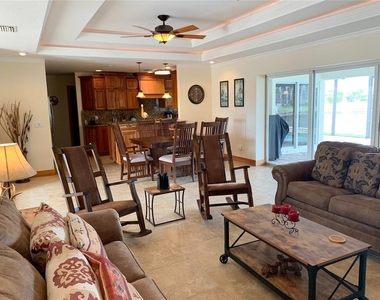 844 Pamela Drive - Photo Thumbnail 9