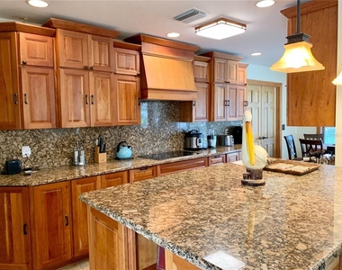 844 Pamela Drive - Photo Thumbnail 4
