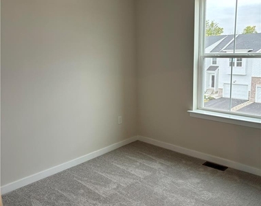 7680 Clayton Avenue - Photo Thumbnail 10