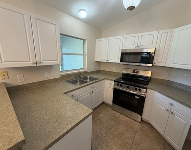 8366 Glover Ave - Photo Thumbnail 4
