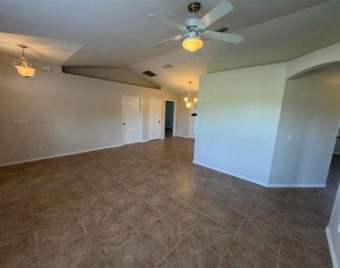 8366 Glover Ave - Photo Thumbnail 3