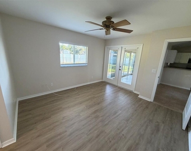 8366 Glover Ave - Photo Thumbnail 7