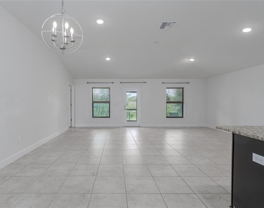 9123 46th Court E - Photo Thumbnail 5