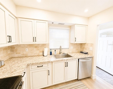 9718 Hernando Court - Photo Thumbnail 16